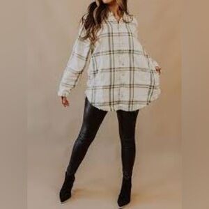 Free People Oversized flannel shirt with small shiny details. XS